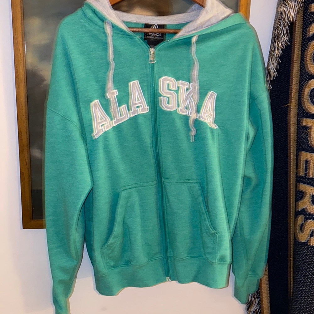 Alaska women’s XL zip up hoodie